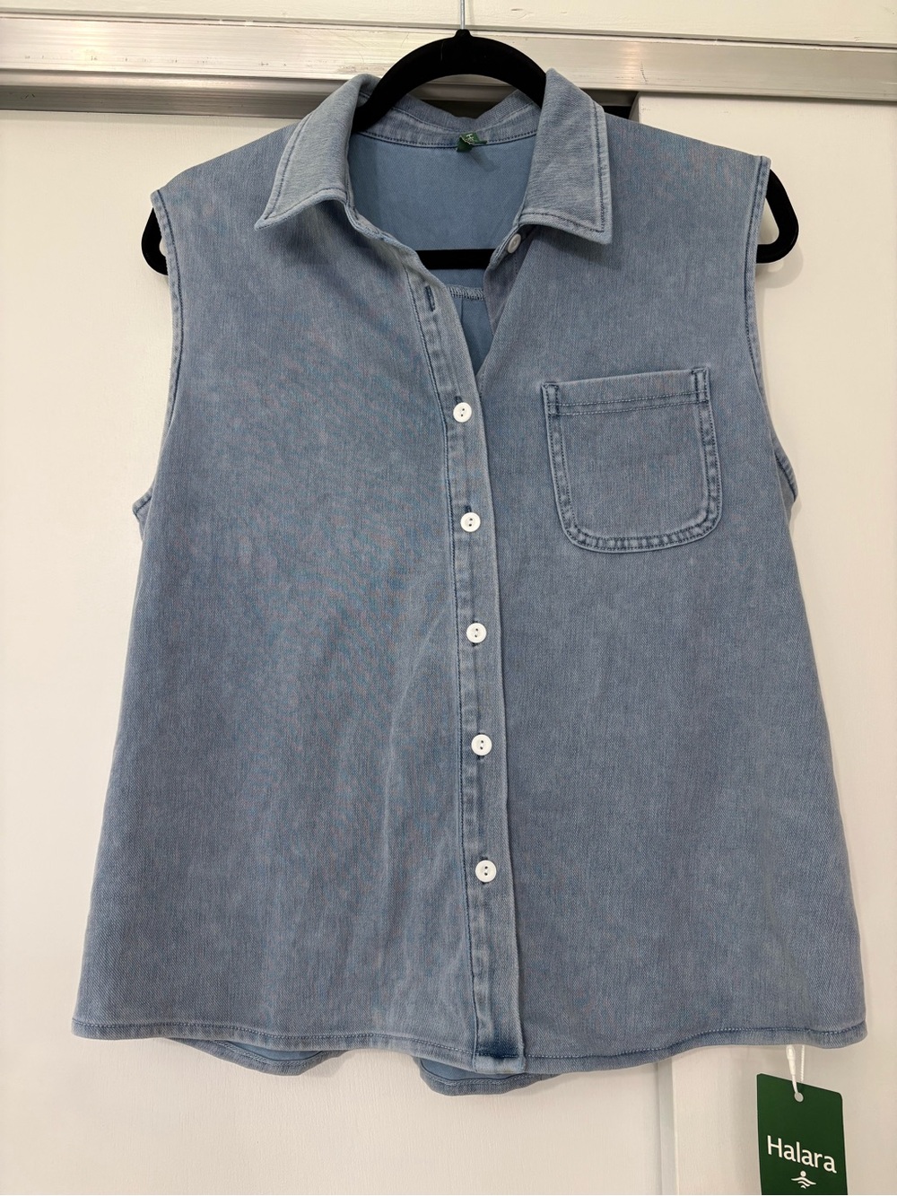 NWT Halara Women's size small Sleeveless Button-Up Collared Denim Vest Shirt